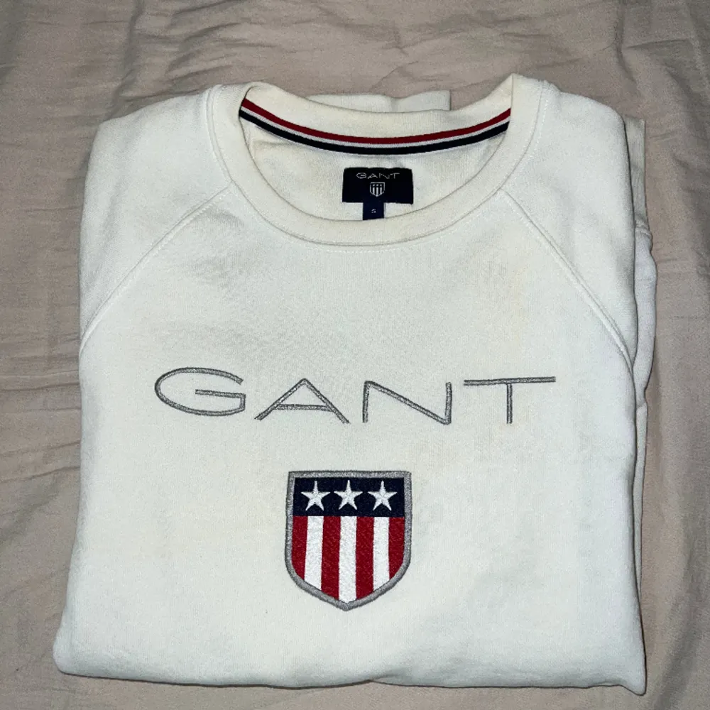 Säljer en Gant tröja i S, använd få gånger. Hör gärna av er vid frågor!. Hoodies.