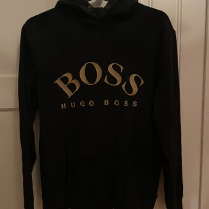 Hugo boss limited edition  - Använd 2 gånger.  Normal i storleken.  