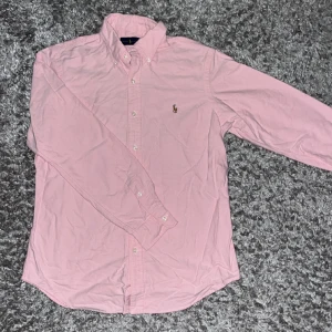 Ralph lauren skjorta (oanvänd) - Aldrig använd men tag avtagen  Cond 10/10 Stl M
