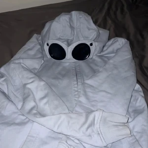 Cp company hoodie - Cp company hoodie storlek S ganska bra skick finns inga märken. Pris kan diskuteras vid snabb affär.
