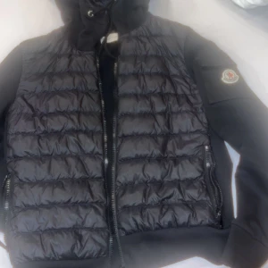 Moncler - Moncler jqcka ny skick storlek S kvitto finns orginal pris 9000