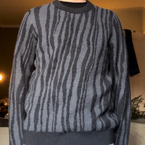 Arket tröja - Stickad tröja från Arket. Stl L passar M/L