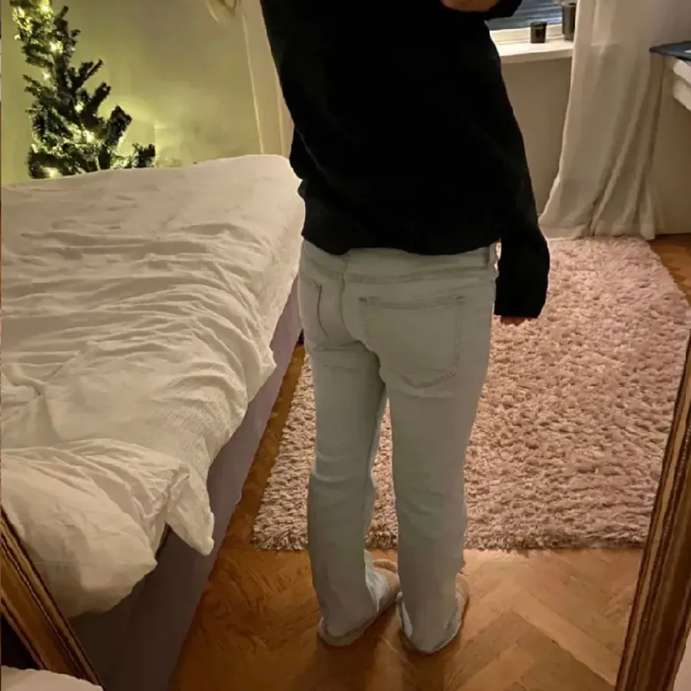 Snygga low waist bootcut i bra skick skriv för mer info . Jeans & Byxor.