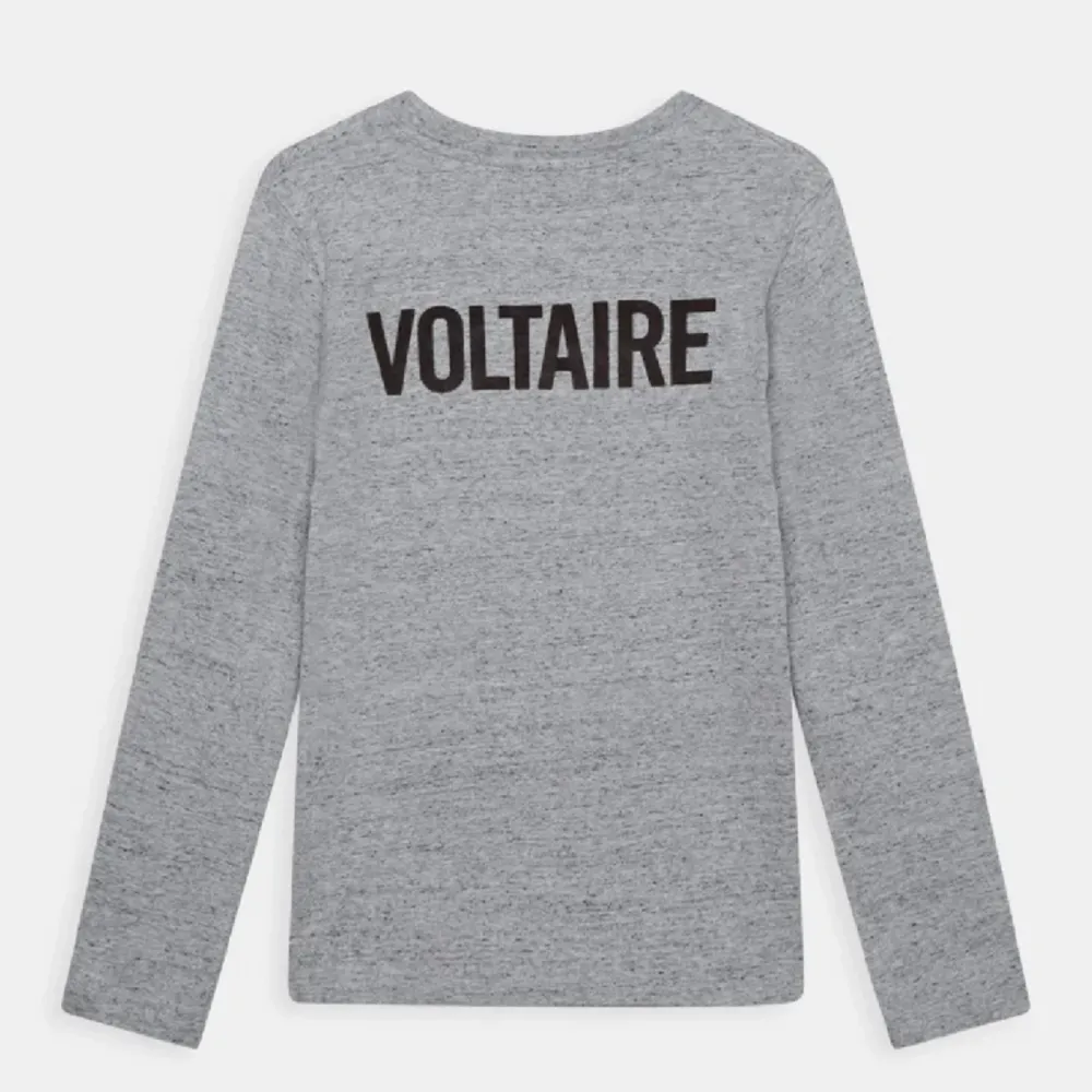 Säljer min jätte fina Zadig & Voltaire tröja pågrund av att den inte kommer till användning längre 💓 använd få tal gånger! ! Tryck INTE på köp nu ! Nypris 619 kr !. Tröjor & Koftor.