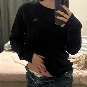 Levis tröja  - Långärmad tröja från Levis som knappast använda, i fint skick 