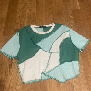 Topp - Grön/blå/vit topp från SHEIN - Storlek S 