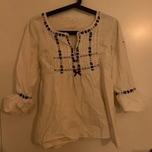 Odd Molly träja - Odd Molly tröja med söt rosett 