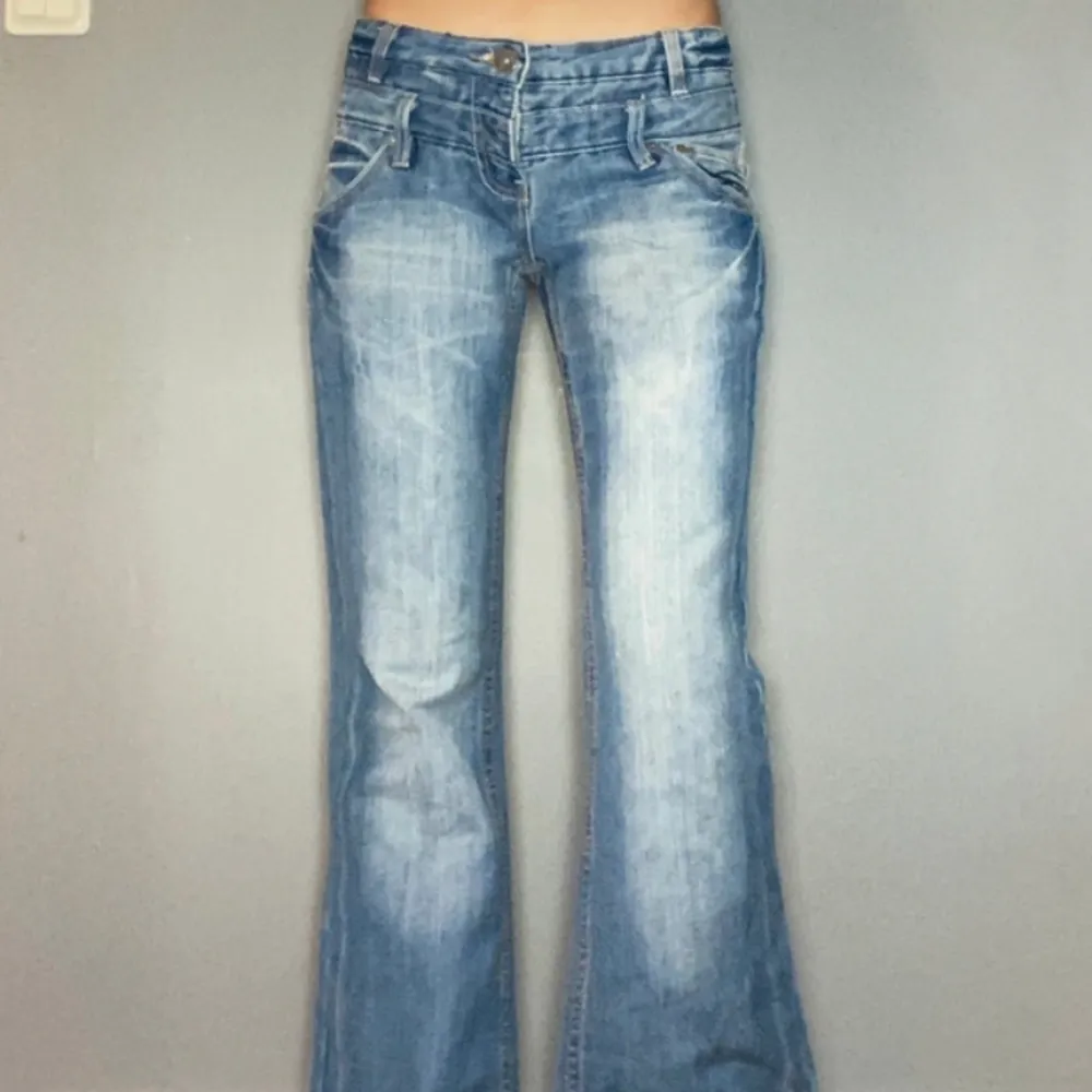 Jätte snygga jeans i ett jättebra skick! 💘💘. Jeans & Byxor.