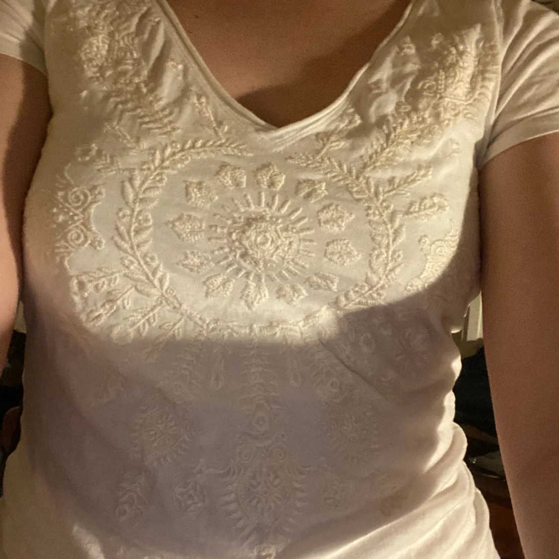 Vit tröja med detaljer - 91