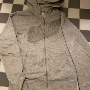 Tunn zip Hoodie  - Ganska tun vintage zip. Bra skick. 