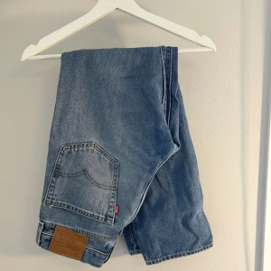 Levis jeans - Säljer dessa snygga Levis 551z  W:29 L:30 Knappt använda alls, nyskick. Nypris 1200 Hör av er🙌
