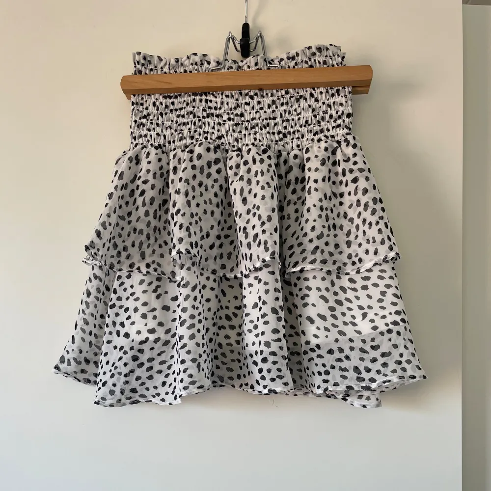Säljer denna kjol ifrån Retro & Icone då jag inte använder den längre.. Kjolar.