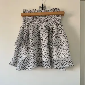 Säljer denna kjol ifrån Retro & Icone då jag inte använder den längre.