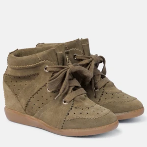 Isabelle Marant  - Säljer dessa super snygga Isabelle marant likande skorna, ej äkta. Men väldigt likt originalet. Skriv för egna bilder 