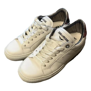 Zadig Voltaire skor - Så fina Zadig skor i jätte fint skick! Säljer då dom är för små för mig! Hör av dig vid frågor ❤️