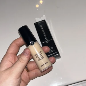 Armani concelr - Helt oanvänd endast förpackningen som är öppnad då det var helt fel färg 