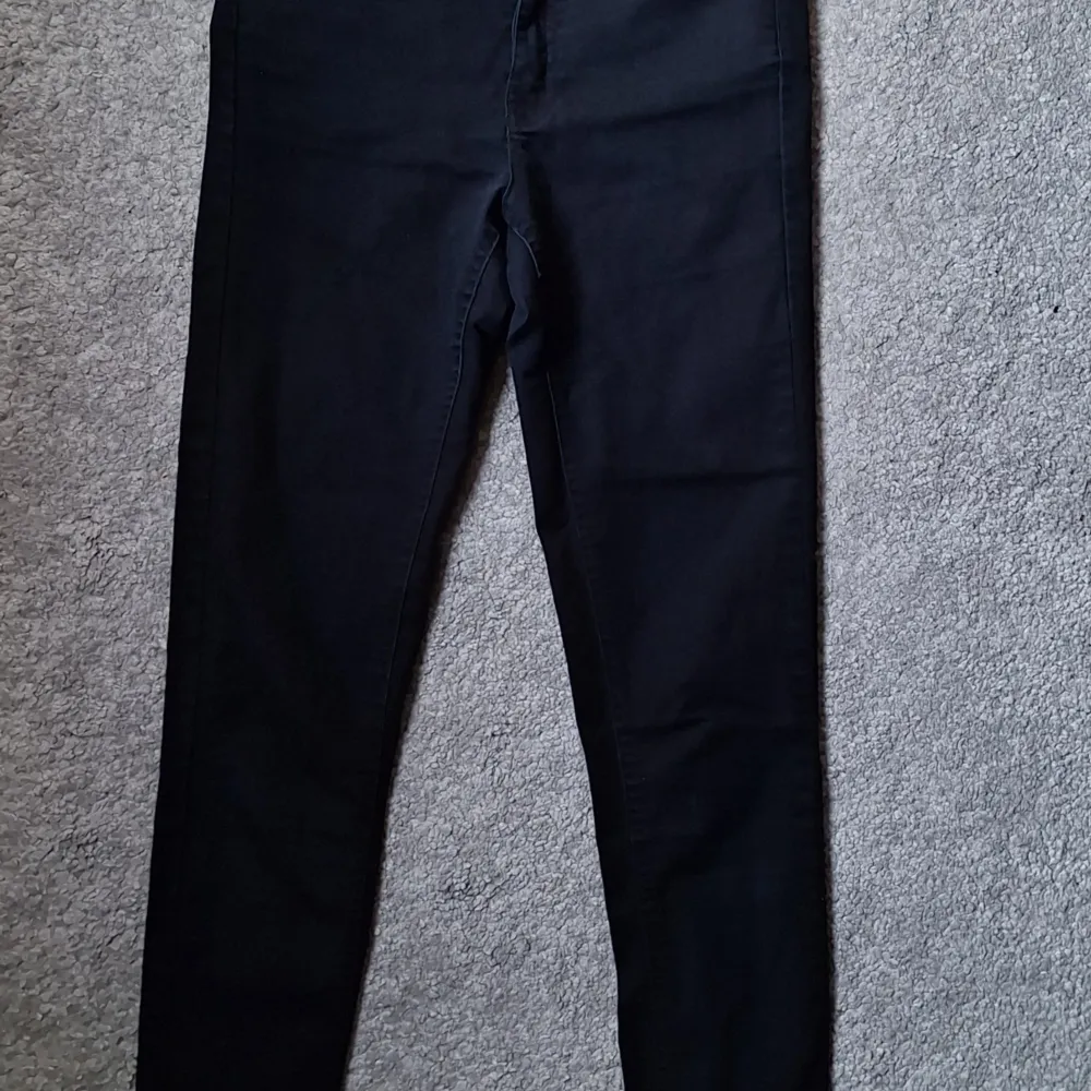 Bik bok - svarta stretchiga jeans, svarta byxor strl XS. Sparsamt använda, fint skick. . Jeans & Byxor.