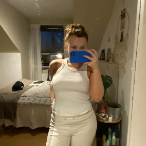 Vitt linne - Vitt linne från Gina:) super fin till sommaren!