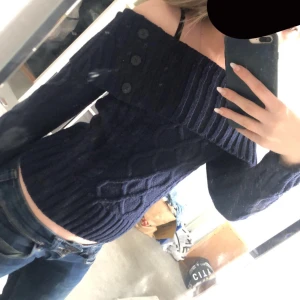 Off shoulder tröja  - Den är i bra skick och använd fåtal gånger. Den är från Zalando men slutsåld. Den är Storlek S💗