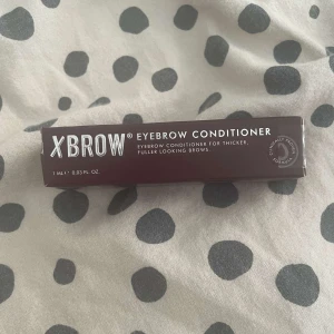 Xlash brow  - Hej, jag säljer en helt oanvänd brow conditioner från Xlash då jag råkade beställa två och glömde bort att lämna tillbaka, pris kan diskuteras💞