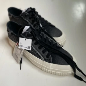 Skor - Helt nya Zara skor, säljer för att de var lite stora! 