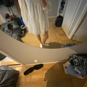 Jätte fin sommar klänning☀️😇 - Jätte fin klänning från zara! Bra skick har använt en gång. Den är inte sliten på något sett