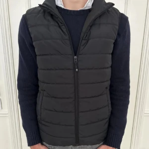 Väst - Säljer nu min feta väst då den ej kommer till mer användning! Skick 10/10. Hör av dig vid intresse eller frågor!