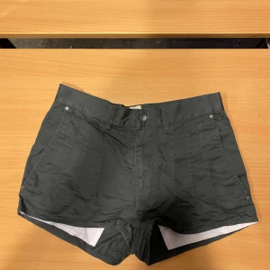 Svarta shorts storlek S - Cargo material  Storlek S