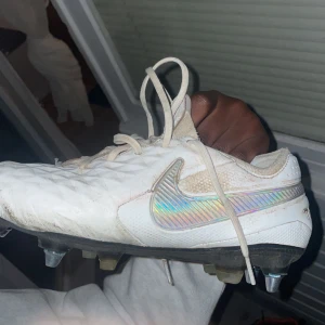 Nike tiempo legend 8 - Skick: 8/10 Storlek: 42,5 men passar 43 som mig Nypris: 3299kr