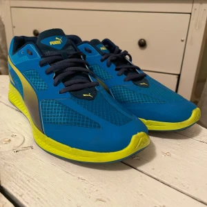Puma skor storlek 42 - Puma skor använda 1 gång. Var för små  Storlek 42 Skick 9 av 10
