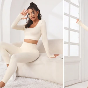 Tränings sett  - Vitt träningssett ifrån SHEIN (köpt för 230) i strlk 34 aldrig använd 