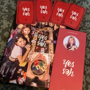 Twice yes or yes album - I superbra skick och ALLA inclusions medföljer!! Dvs posters och photocards m.m💞Skriv i dm vid instresse eller för att se photocardsen🥰
