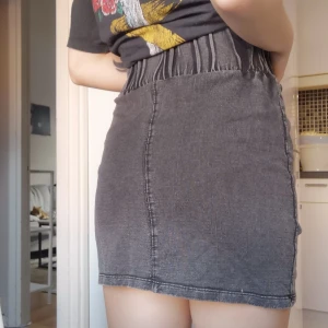 Kjol - Aldrig använd, topp skick. 