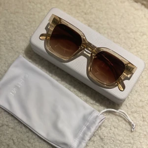 Chimi 04! - Säljer nu mina nästan helt oanvända chimis i modellen 04 i färgen Ecru. Allt på bilderna medföljer. Väldigt fint skick.☀️ Nypris 1350kr.  Köparen står för frakten.💘