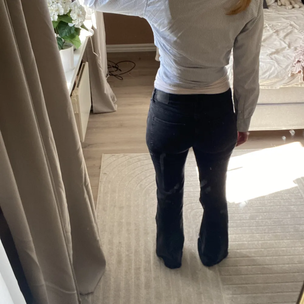 Low boot jeans från Lager 157! Storlek M short!✨ Endast provade så nyskick!⭐️. Jeans & Byxor.