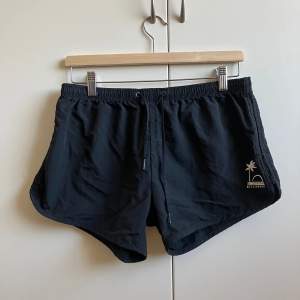 korta snygga shorts nästan inte snvända, köpta på semester i grekland