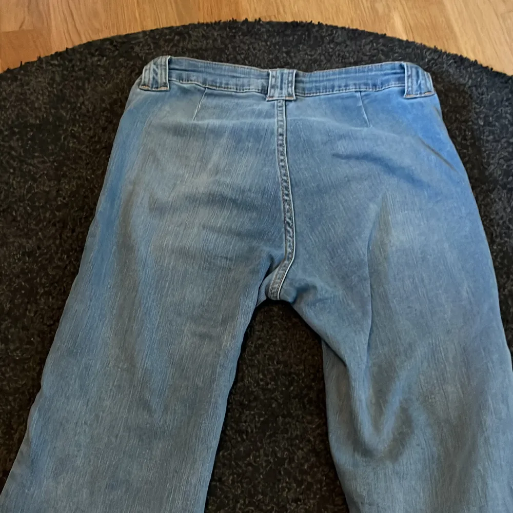jeans från hm, mellanmidja och hyfsat långa:). Jeans & Byxor.