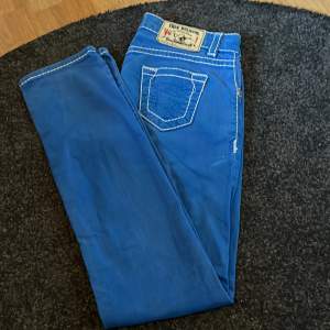 låg midjade true religion jeans, bra skick. köpta från humana:) ganska skinny men fina