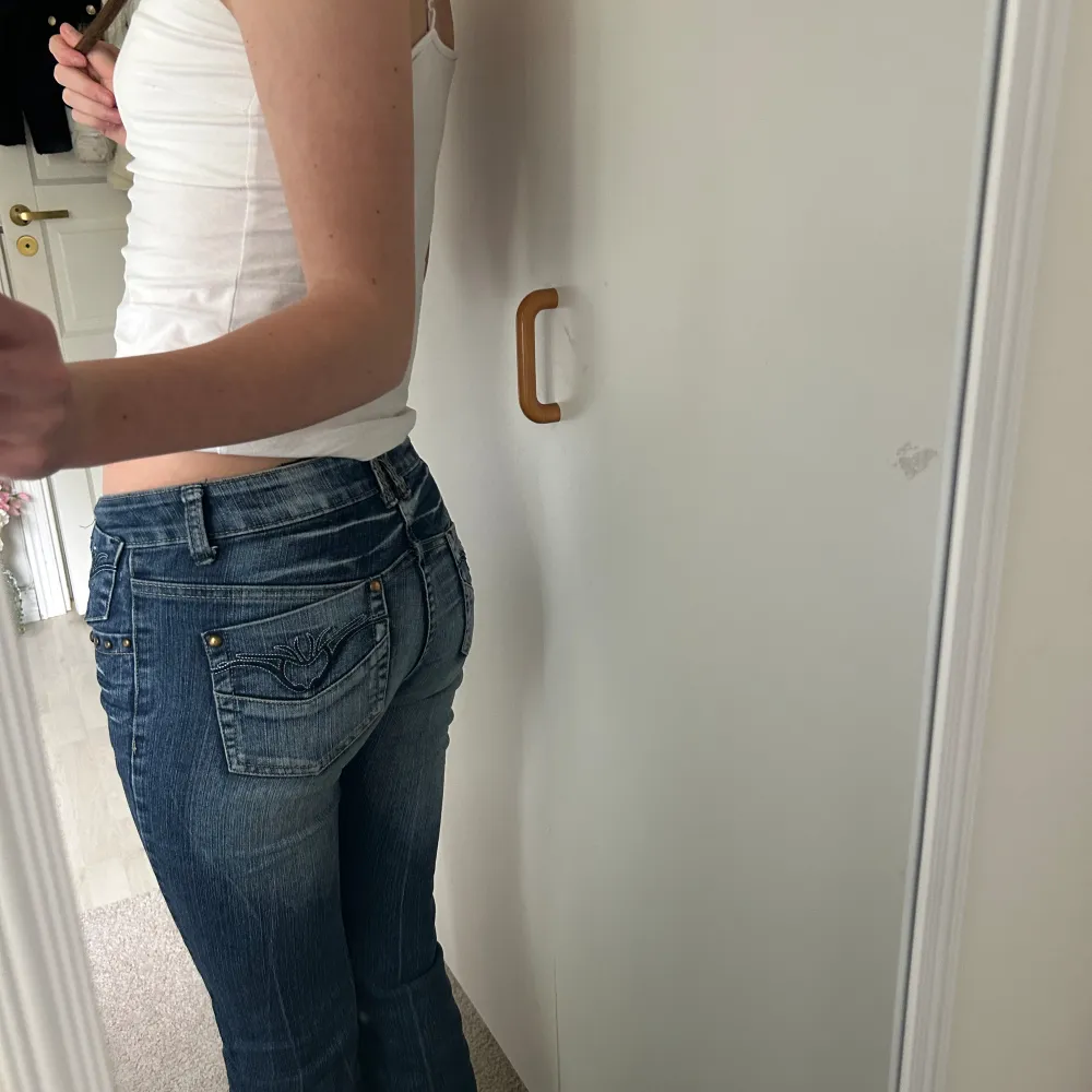 Säljer mina jättefina jeans då dom inte kommer till användning. Köpta här på plick för ett tag sedan men i bra skick! . Jeans & Byxor.