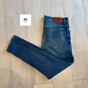 Tiger of Sweden jeans | Size - W32 L32 | Modell - Evolve | Pris - 399kr | Modellen är ca 182cm lång | Fraktar via postnord eller instabox på köparens bekostnad | Hör av dig vid minsta fråga eller fundering // 