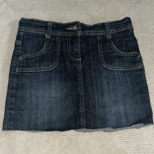 20kr rabatt Jätte fin jeans kjol stl XS - 💙