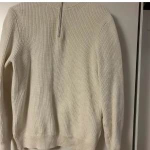 Beige halv-zip - Beige tröja från zara 