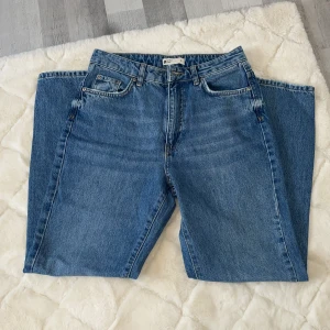 Denimjeans - Helt oanvända jeans från ginatricot, lappen är dock inte kvar! Strl 36. 