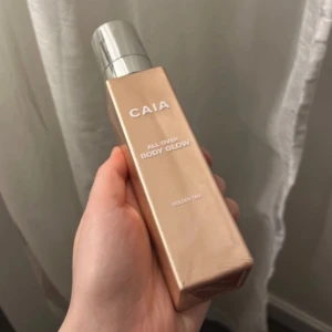 Caia Body Glow - Färgen ”golden tan”, använd 1 gång på bara armarna så i princip hela är kvar! Nypris 495kr❤️