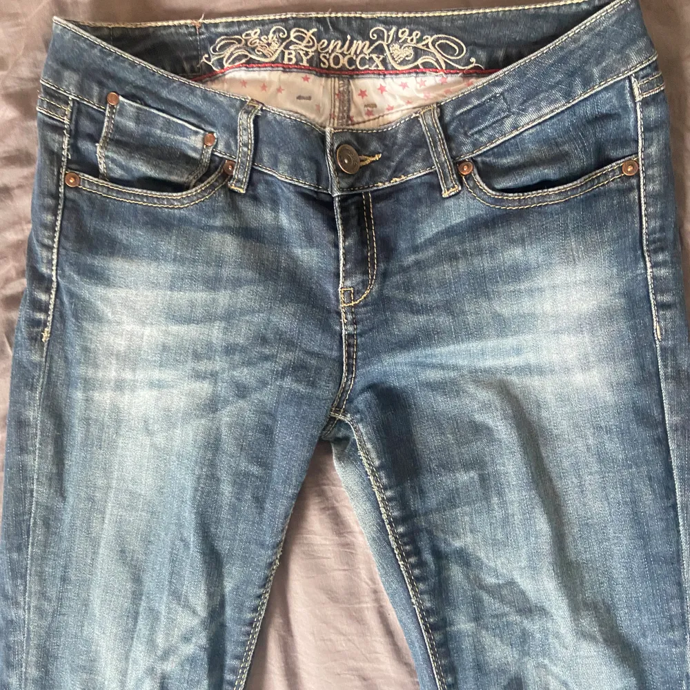 Jättefina jeans köpta secondhand. Inga defekter och skriv om du ska köpa eller har några frågor! 🫶. Jeans & Byxor.