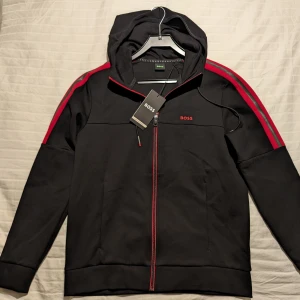 Boss tröja helt ny - Oanvänd boss tröja helt ny storlek S Ny pris 1499kr 
