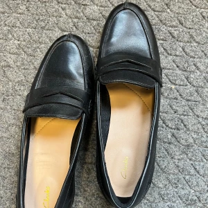 Helt nya Loafers - Har endast provgåtts inomhus ett fåtal gånger. Storlek 39. Nypris runt 1 000kr. 