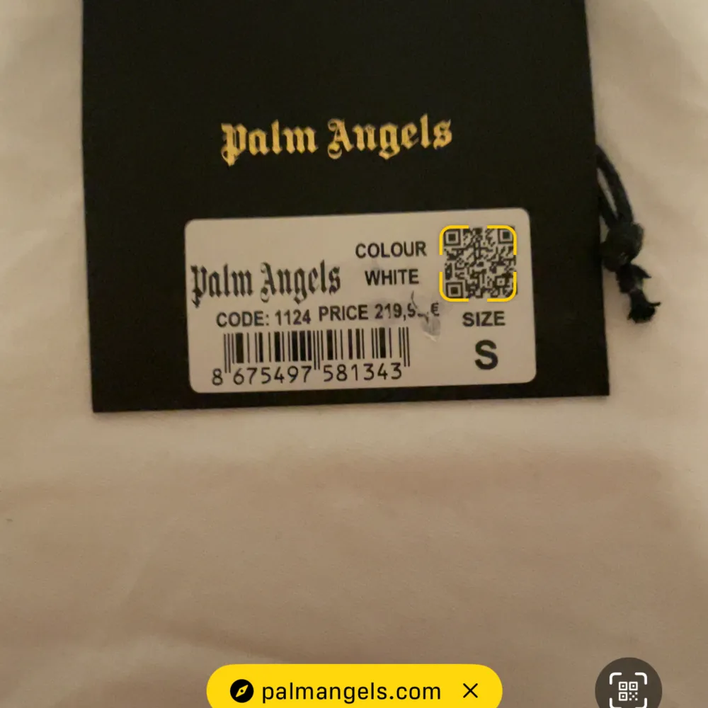 Säljer nu min oversized 1:1 Palm Angels T-shirt i storlek S med nfc till Palm Angels riktiga hemsida. Jag är 186 och den sitter bra på mig. Vid intresse hör av er! . T-shirts.