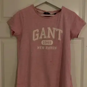 En fin rosa t-shirt från Gant