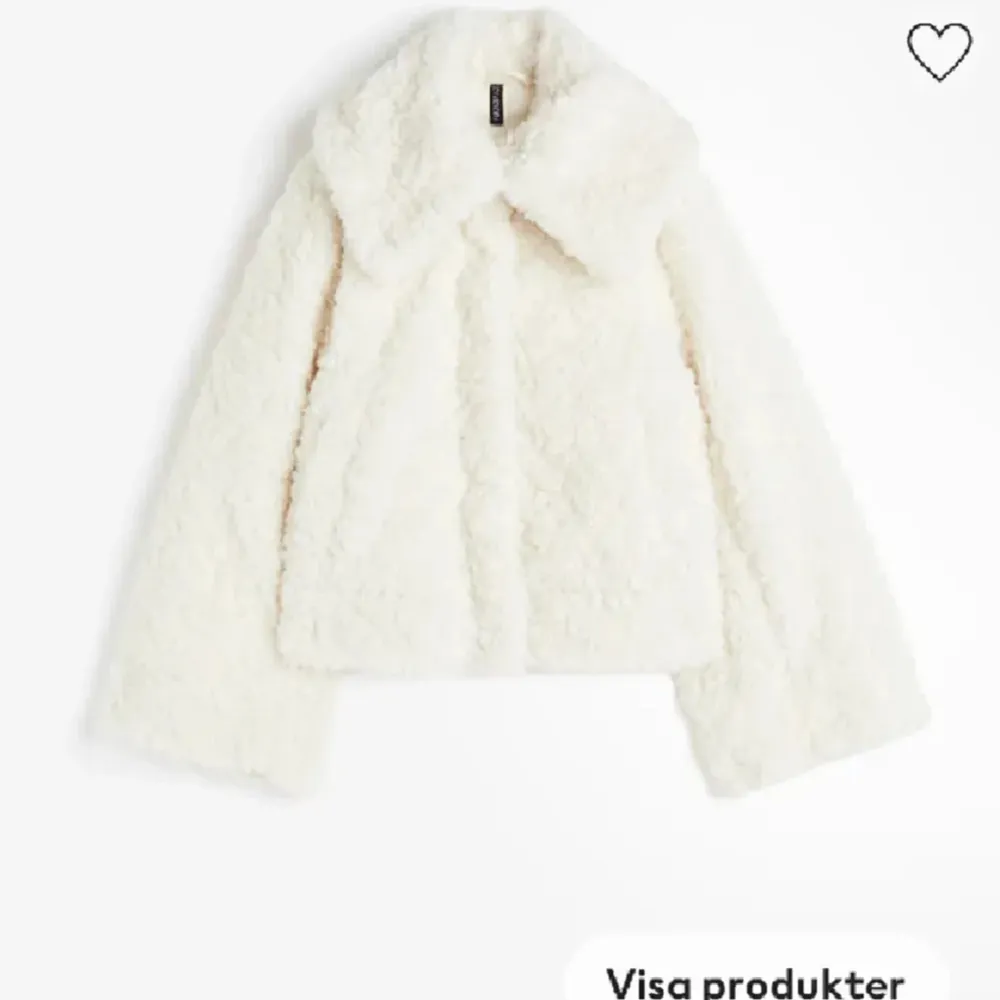 Säljer den här jackan som jag köpte för 900 spän för nån vecka sen, aldrig använd. Pris kan diskuteras vid snabb affär❤️❤️. Jackor.